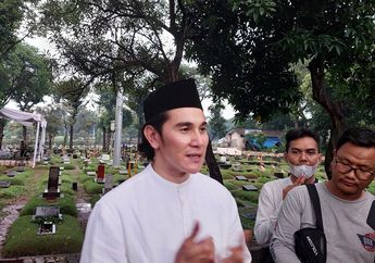 Film 'Buya Hamka' Tayang Sehari Sebelum Lebaran, Vino G Bastian Sempatkan Diri Ziarah ke Makam Buya Hamka
