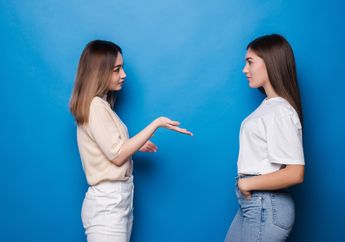 Materi Describing People atau Mendeskripsikan Orang beserta Contoh Dialognya