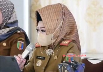 Kepala Dinkes Lampung Demen Pamer Gaya Hidup Hedon, Model Hijabnya yang Menjulang Tuai Cibiran