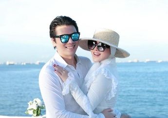 5 Tahun Bina Rumah Tangga, Syahrini Pamer Kemesraan dengan Reino Barack di Momen Anniversary Pernikahan, Netizen Beri Komentar