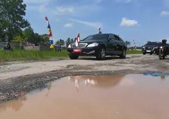 Kisah Haru Warga Lampung, Rela Pecah Ban 2 Kali Demi Temui Presiden Jokowi yang Sidak Jalan Rusak