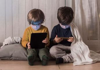 Bisa Pengaruhi Mental, Berikut 4 Cara Menjauhkan Anak dari Gadget