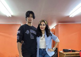 Gantengnya Anak Bujang Diah Permatasari, sang Artis Berasa Bawa Pacar saat Jalan Berdua