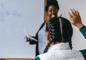 4 Arti Mimpi Masuk Sekolah, Tanda Kangen Jadi Murid atau Bukti Kecemasan?