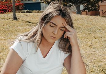 4 Cara Mengatasi Kepala Pusing Saat Haid, Perempuan Wajib Tahu!