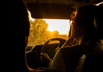 Hubungan Intim Lebih Bergairah, Berikut Ini 3 Tips Nyaman Bercinta di Mobil yang Bisa Pasutri Coba