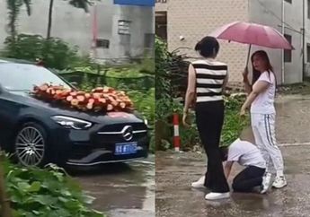 VIRAL Video Bocah Berlutut di Guyur Hujan Menghadang Mobil Pengantin Ayahnya yang Menikah Lagi, Ternyata Minta Hal Sederhana ini