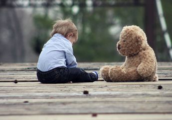 Ibunya Berpulang Setelah Melahirkan, Sulung 2,5 Tahun Ini Cuma Bisa Tercenung di Hadapan Jenazah Ibunda, Kisahnya Bikin Pilu