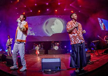 Perdana Tampil Satu Panggung! D&rsquo;MASIV Ajak Ari Lesmana Meriahkan Konser &ldquo;20AD TO THE WORLD&rdquo; di Singapura