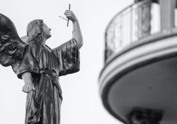 4 Arti Mimpi Bertemu Malaikat, Beruntung Banget Bakal Ketiban Rezeki!