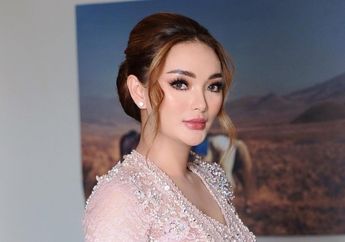 Cantik Natural Tanpa Operasi, Penampilan Zaskia Gotix Kenakan Kebaya Desainer Jadi Sorotan!
