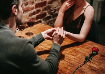 Arti Mimpi Dilamar Orang Asing, Justru Jadi Tanda Bahaya dan Ancaman, Waspada Terhadap Orang Tak Dikenal