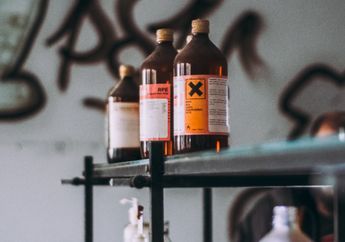 Arti Mimpi Minum Racun, Pertandan Baik atau Buruk?