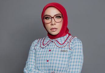 Nyentriknya Gaya Melly Goeslaw saat Dilantik Sebagai Anggota DPR RI, Bikin Pangling dan Beda dari yang Lain! 