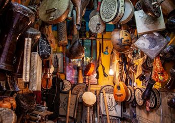 10 Alat Musik Tradisional yang Dimainkan dengan Cara Dipetik, Materi Kelas 4 SD