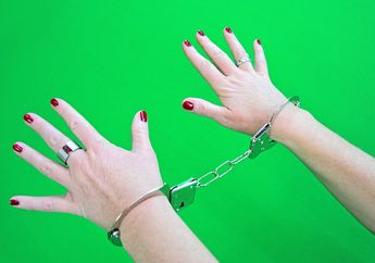 ASTAGFIRULLAH, Pulang Haji Ditangkap Polisi, Inilah Sosok Pemilik Warung yang Jual Miras Ilegal hingga Bisnis Prostitusi