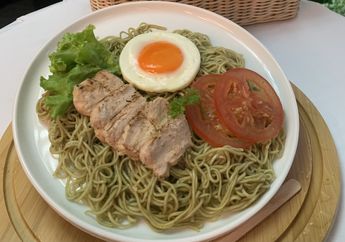 Bebas Makan Mie Instan Tanpa Rasa Bersalah, Cobain Mie Sedaap Baked dengan Tambahan Dua Bahan Sehat Ini