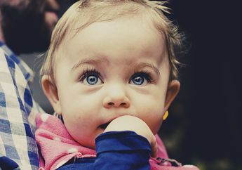 5 Arti Mimpi Melihat Bulu Mata Indah pada Anak Kecil Simbol Bakal Ada Pertemuan Penting, Simak Tafsir Lengkapnya!