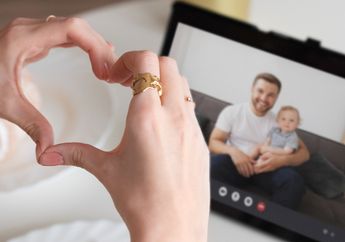 11 Ide Hadiah untuk Pasutri yang Jalani Long Distance Marriage, Ampuh Jaga Keromantisan Meski Jarak Jauh