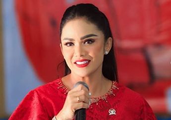 Aksi Krisdayanti Bagi-bagi Angpao di Klenteng Sam Poo Kong Semarang saat Imlek 2026, Penggemar Auto Heboh