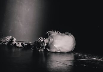 Tidur Pakai Headset dalam Kondisi HP Sedang Dicas, Warga Wonogiri Ini Ditemukan Tewas di Kamar, Teman Korban: Badan Gosong