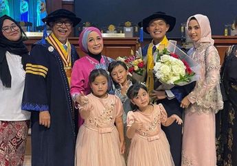 MASYA ALLAH Bahagianya Aktor Kondang ini, Raih Gelar Doktor sampai Wisuda Bareng Sang Anak, Sama-sama Dapat IPK Sempurna