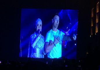 Sambil Bergandengan, Duet Ronan Keating dan Putri Ariani Sukses Memukau Penonton