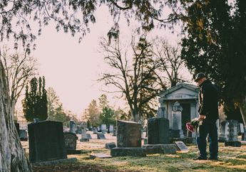 6 Arti Mimpi Melihat Diri Sendiri Meninggal, Ada Refleksi Hidup sampai Rasa Takut