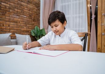 4 Arti Mimpi Mengerjakan Tugas Sekolah, Jadi Alarm Serius Buat Jaga Kesehatan Mental Anda