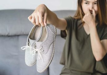 5 Cara Ampuh Menghilangkan Bau Kaki pada Sepatu Kita Tanpa Mencucinya