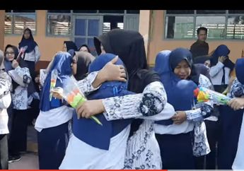 3 Arti Mimpi Memeluk Guru, Benarkah Pertanda Balas Jasa? Simak Penjelasannya!