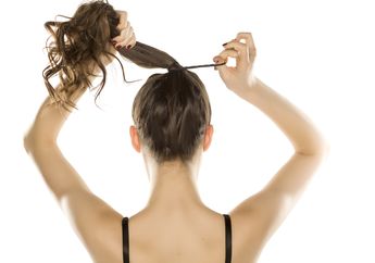 4 Cara Ikat Rambut untuk Kurangi Rontok, Ikuti yuk!