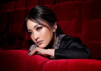 Natasha Wilona Makin Berani Tampil Keseksian, Intip Gaya Sang Aktris Saat Kenakan Dress Belahan Tinggi!