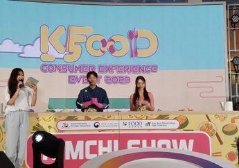 Serunya Chef Nae Dahoon Ajak Langsung Pengunjung Membuat Kimchi di K-FOOD Consumer Experience Event 2023 