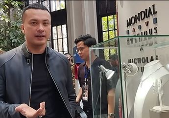 Gebrak Sekat Gender, Nicholas Saputra Bikin Bross yang Cocok Dikenakan Pria: Pria Juga Punya Kesempatan untuk Kenakan Perhiasan