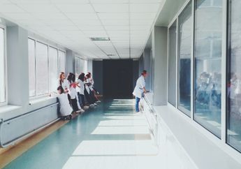 Nakes Datang setelah 30 Menit, Bocah 9 Tahun di Puskesmas Torjun Meninggal Dunia