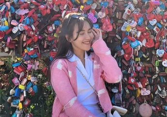 4 Gaya Simpel dan Modis Ayu Ting Ting Selama Liburan di Korea Selatan, Mirip Idol Korea Loh!