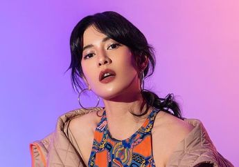Dian Sastro Banjir Pujian Para Selebriti, Intip Penampilan Tradisional Sang Aktris di JFW 2024!