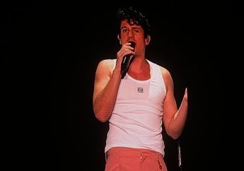 Charlie Puth Tutup Konser di Jakarta dengan Lagu See You Again, Penonton Kompak Nyalakan Flash Ponsel