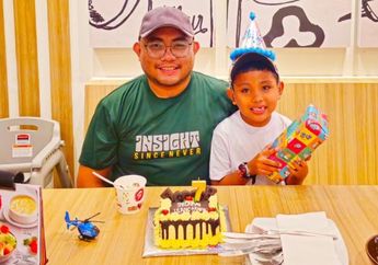 Kisah Haru Ayah Tunggal Rayakan Ulang Tahun Berdua dengan Sang Anak di Restoran, Kaget Ketika Karyawan Resto Mendadak Lakukan Ini