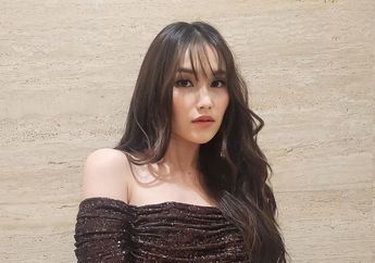 Ayu Ting Ting Tampil Seksi Dalam Balutan Dress Off Shoulder, Body Rampingnya Ga Kalah Sama ABG!