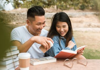 5 Shio Paling Hobi Membaca, Berwawasan Luas dan Cerdas, Siapa Aja nih?