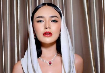 Bak Terciprat Darah, Tengok Gaya Seksi Amanda Manopo di Premier Film Barunya Bersama Aliando!