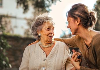 5 Shio Paling Nurut dengan Orang Tua, Anak yang Berbakti nih