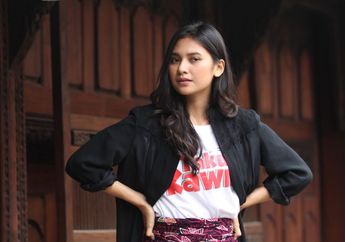 Indah Permatasari Bikin Pangling Saat Jadi Model di Jakarta Muslim Fashion Week, Santun Banget!