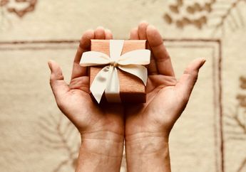 5 Arti Mimpi Hadiah Pertanda Keberuntungan, Siap-siap Naik Gaji