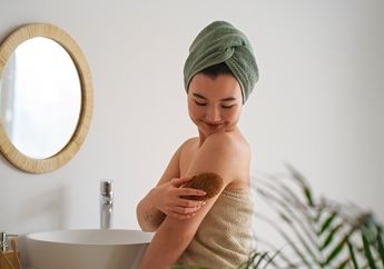 5 Arti Mimpi Mandi Malam, Ada Kaitannya dengan Kondisi Jiwa Pemimpinya, Tanda Lagi Gak Baik-baik Saja?