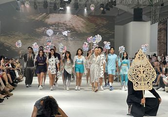 Kelly Tandiono Suarakan Peduli Laut di Jakarta Fashion Week 2023