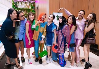 Tak Hadir Sidang Perebutan Harta Gana-gini, Rieta Amilia Malah Asik Nonton Fashion Show 