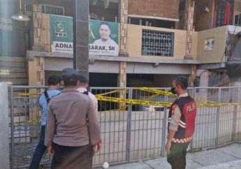 Terungkap Asal Bau Busuk, Ayah dan Anak Tewas Telungkup dalam&nbsp;Rumah di Jakarta Utara, Istri dan Satu Anak Lainnya Lemas